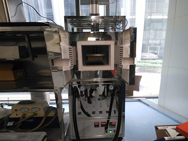 气氛热压炉